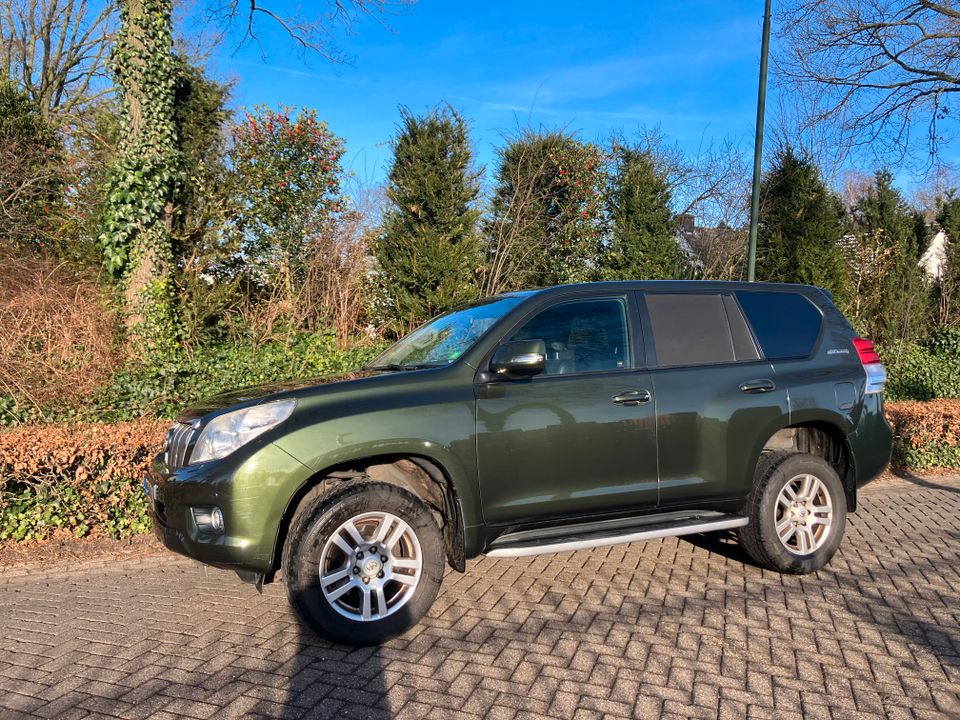 2x toyota landcruiser 150 3.0D4D (18750,- netto) in Straelen