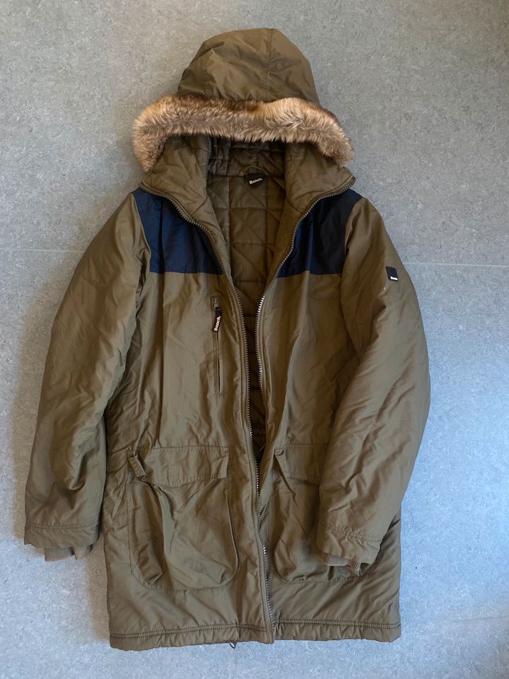 Bench Herren Mantel Parka Gr. M Winter Jacke Kapuze oliv grün in Berlin