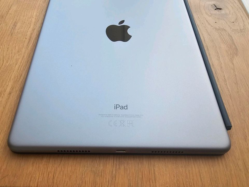 iPad Pro 10,5 Zoll 256GB grau - super Zustand & Zubehör in Düsseldorf