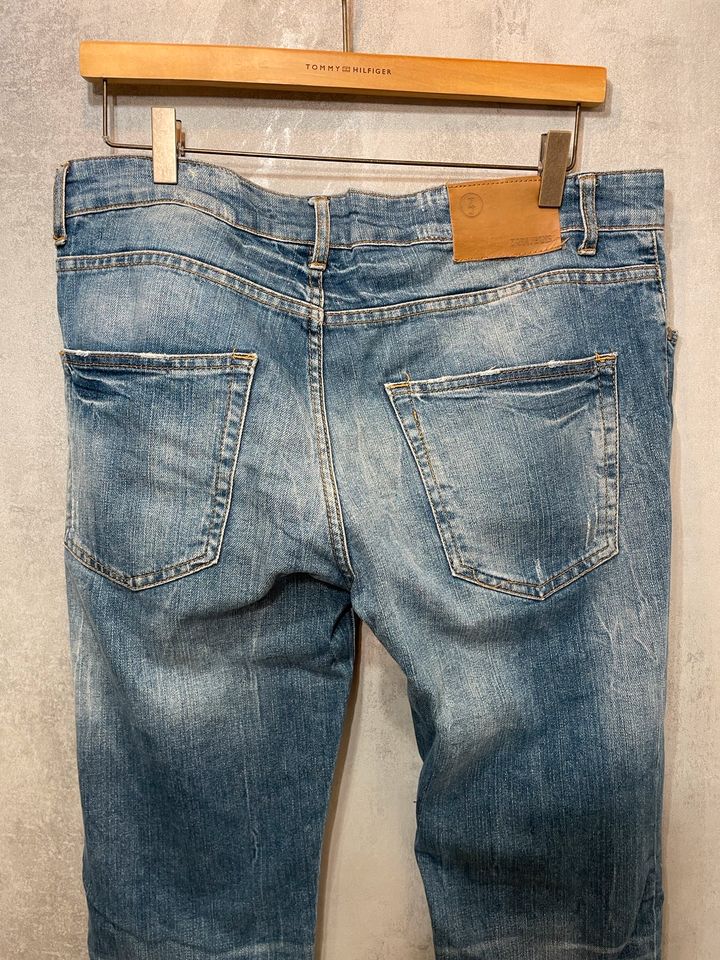 Zara Jeanshose W32 M/L Blau used destroyed ripped denim boho h&m in Saarlouis