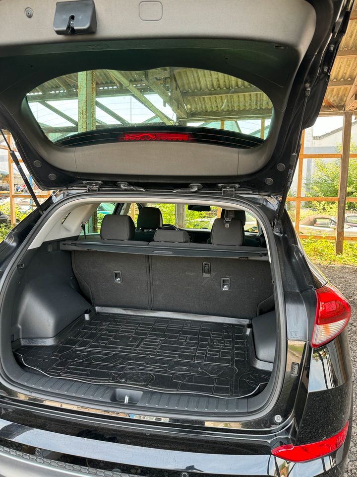Hyundai Tucson schwarz 176 Ps 2018 in Kruft