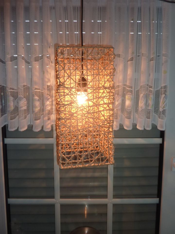 Deckenlampe,Metallgestell umwickelt mit Kordel,Deckenanschluß E27 in Kalkar