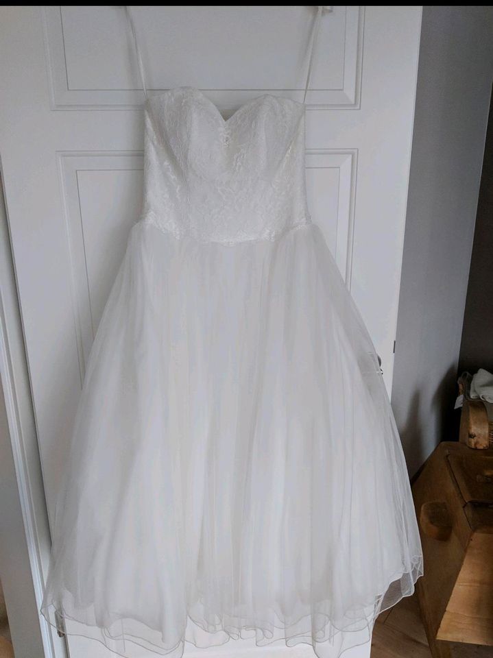 Brautkleid mittellang gr. 36 in Linnich