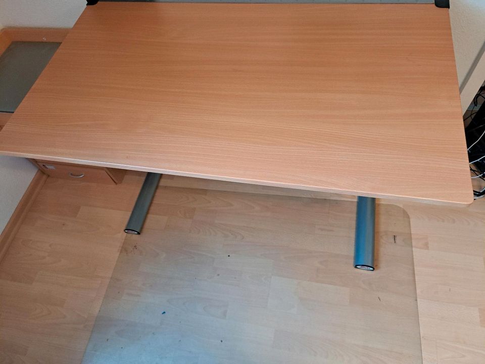 Schreibtisch höchverstellbar, neigbar in Leipzig