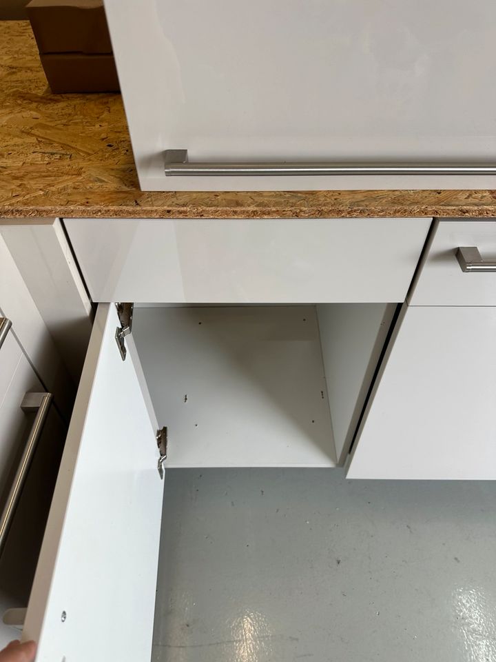 BURGER Küche Einbauküche mit Elektrogeräten Siemens Hochglanz in Schwetzingen