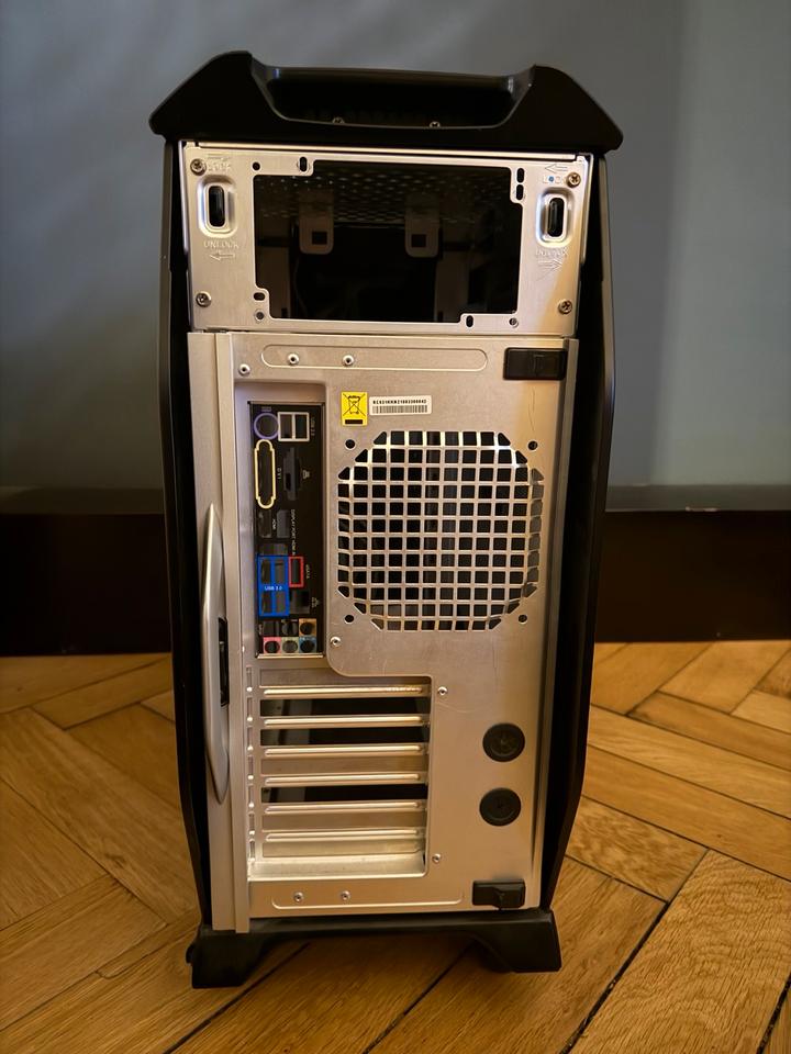 Pc Tower Gehäuse CMStacker Coolermaster schwarz mit Lüfter in Frankfurt am Main