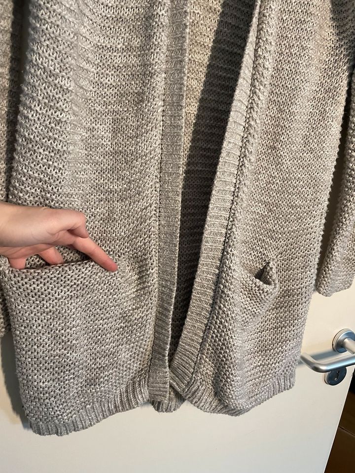 Vero Moda Strickcardigan Größe XL in Saarbrücken