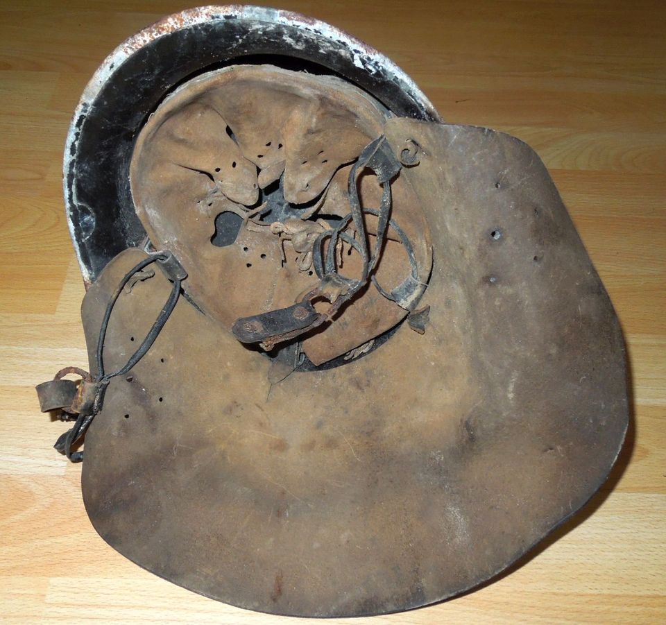 FEUERWEHR / LUFTSCHUTZHELM VERMUTLICH AUS 40-45 in Kemberg