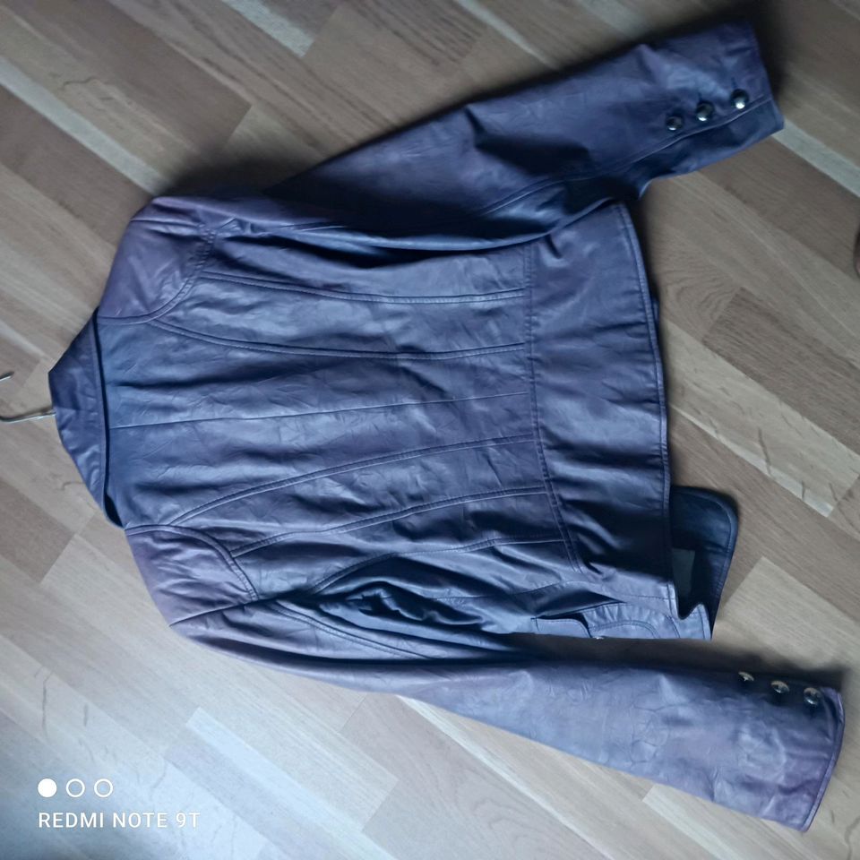 Lila Biba Lederjacke in Bergisch Gladbach