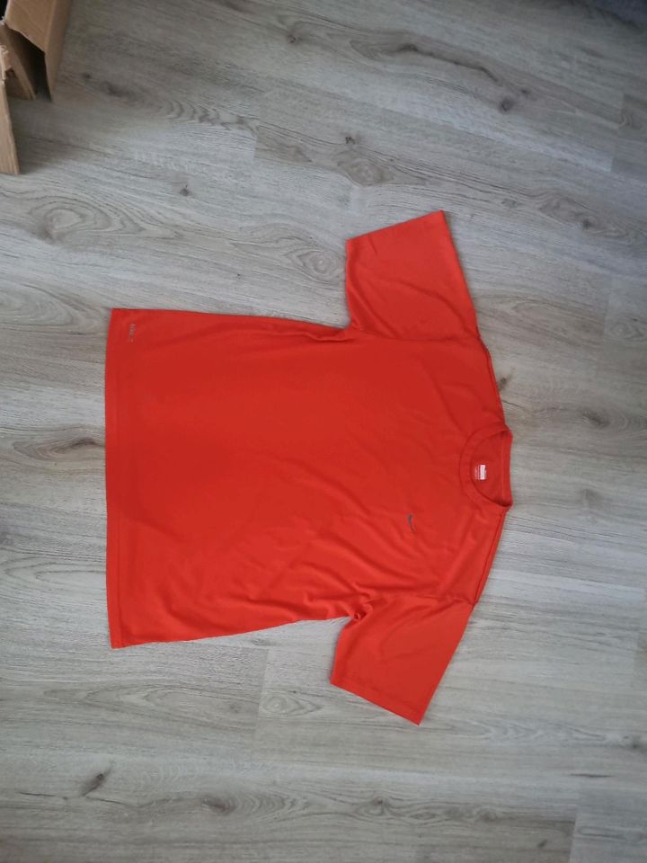 Nike Shirt gr. L in Hamburg