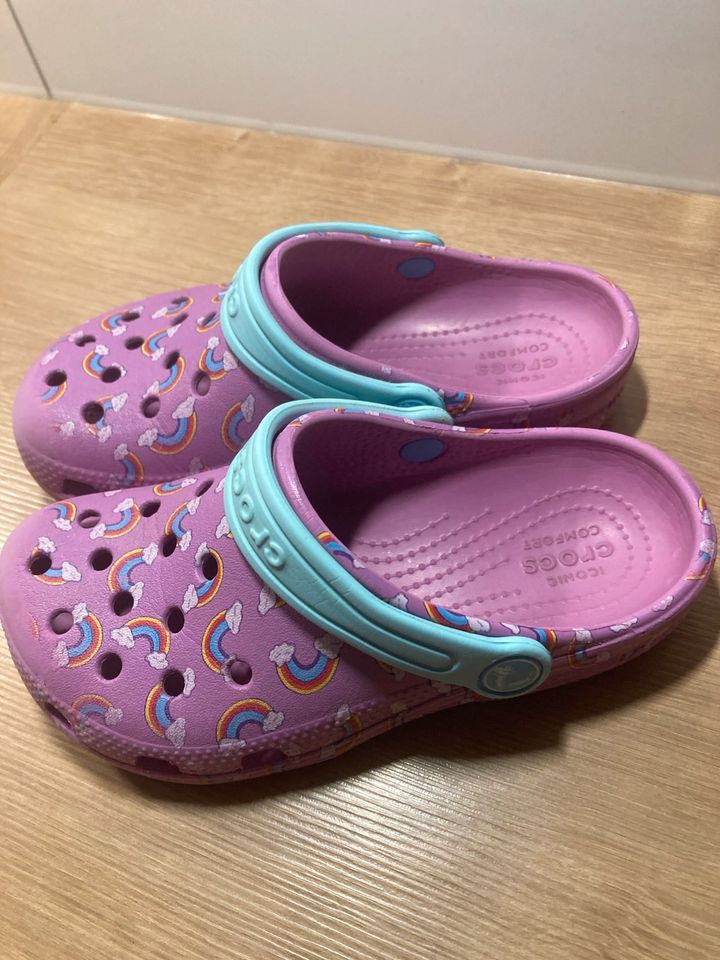 CROCS C13 Gr. 30 31 lila Regenbogen in Berlin