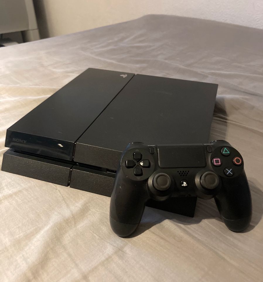 PlayStation 4 500GB inkl. v2 Controller in Herzogenrath