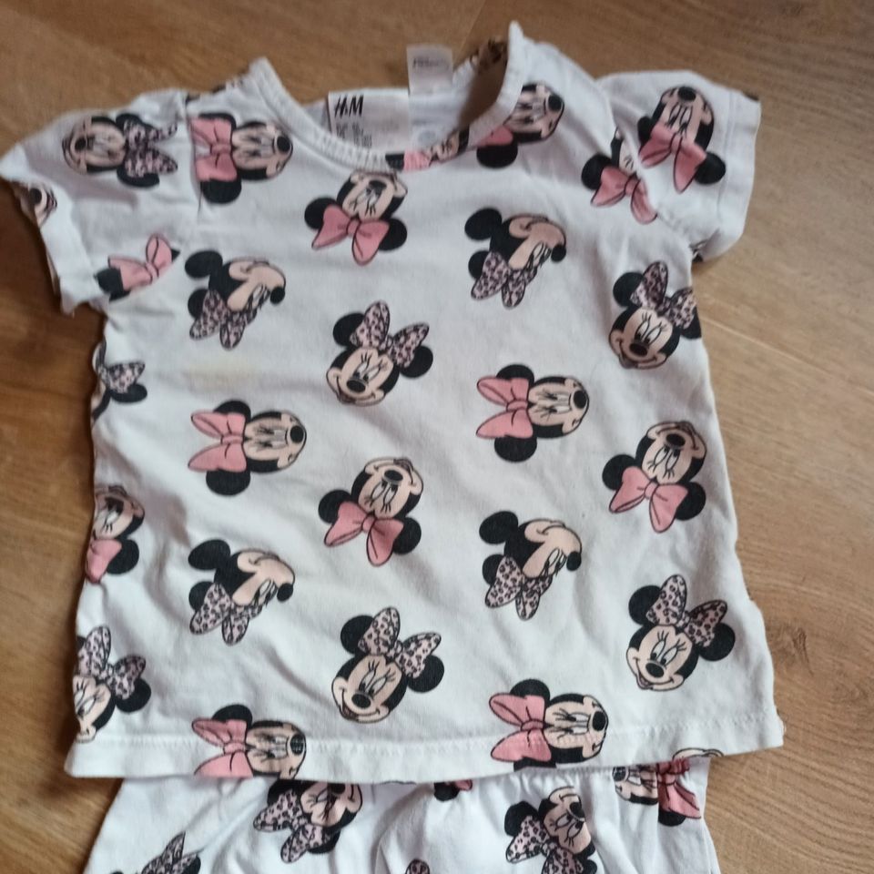 2 Mädchensets Disney, jeweils Shirt und kurze Hose, Gr. 86 in Albstadt