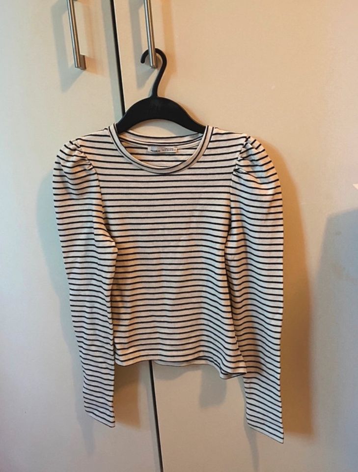 Langarmshirt Pull&Bear gr. XS Neu in Söhlde