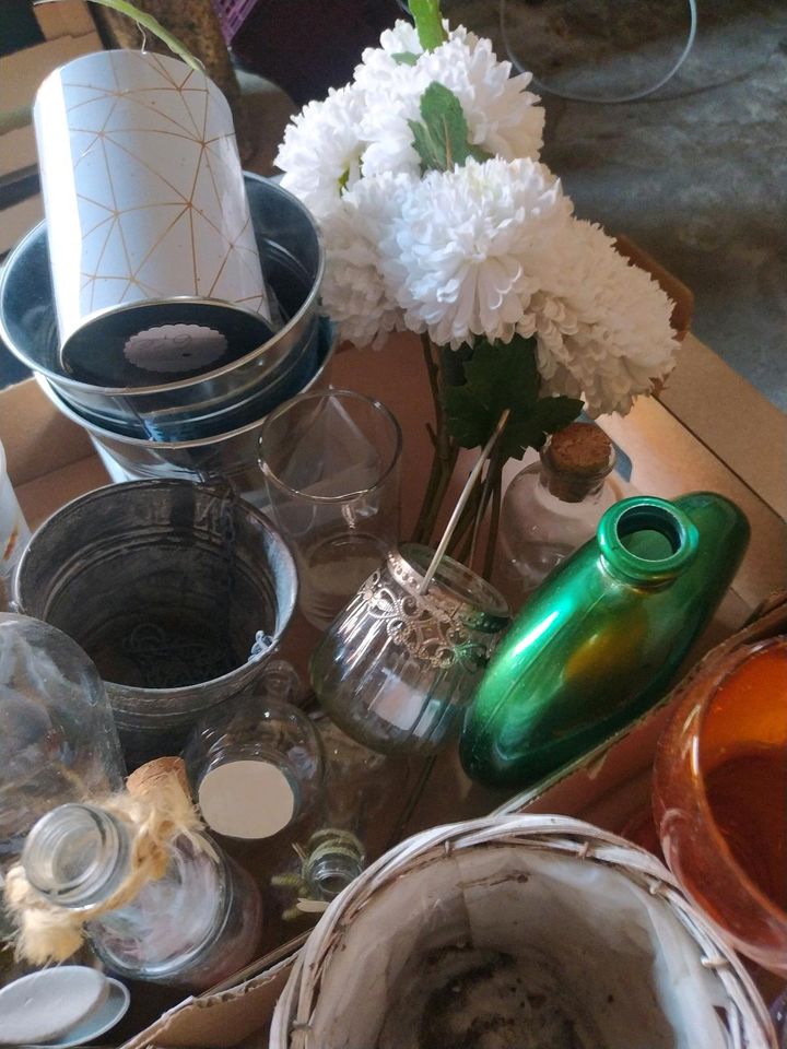 Deko Teelichthalter Vase Blume Kerze Holzzahl Goldspray Glas in Hilders