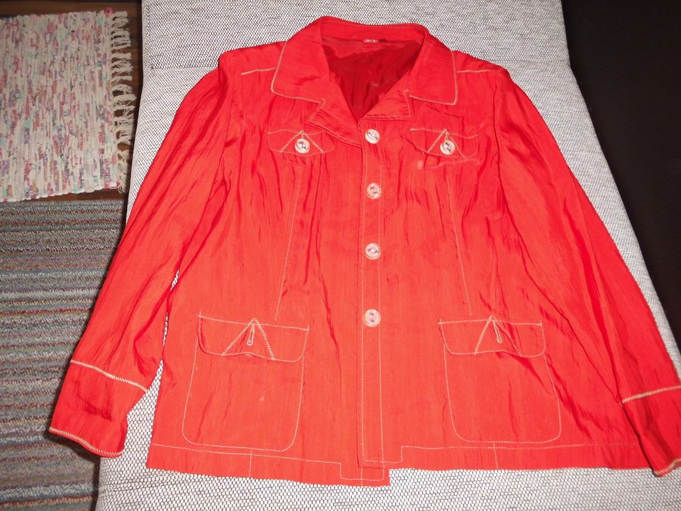 Sehr schöne Jacke rot Gr. 50 in Hachenburg