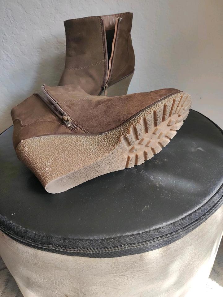 Stiefeletten Schuhe Damen Gr. 40 weiches Leder wie Wildleder in Winterlingen