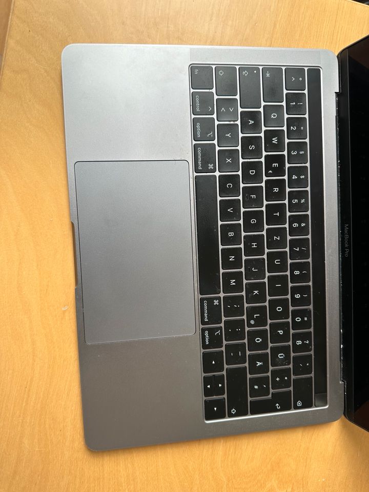 MacBook Pro mit Touchbar 13“ von 2018 in Kaarst