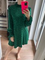 Mango Kleid grün schwarz Blumen Muster Größe M Stehkragen Bayern - Obertraubling Vorschau