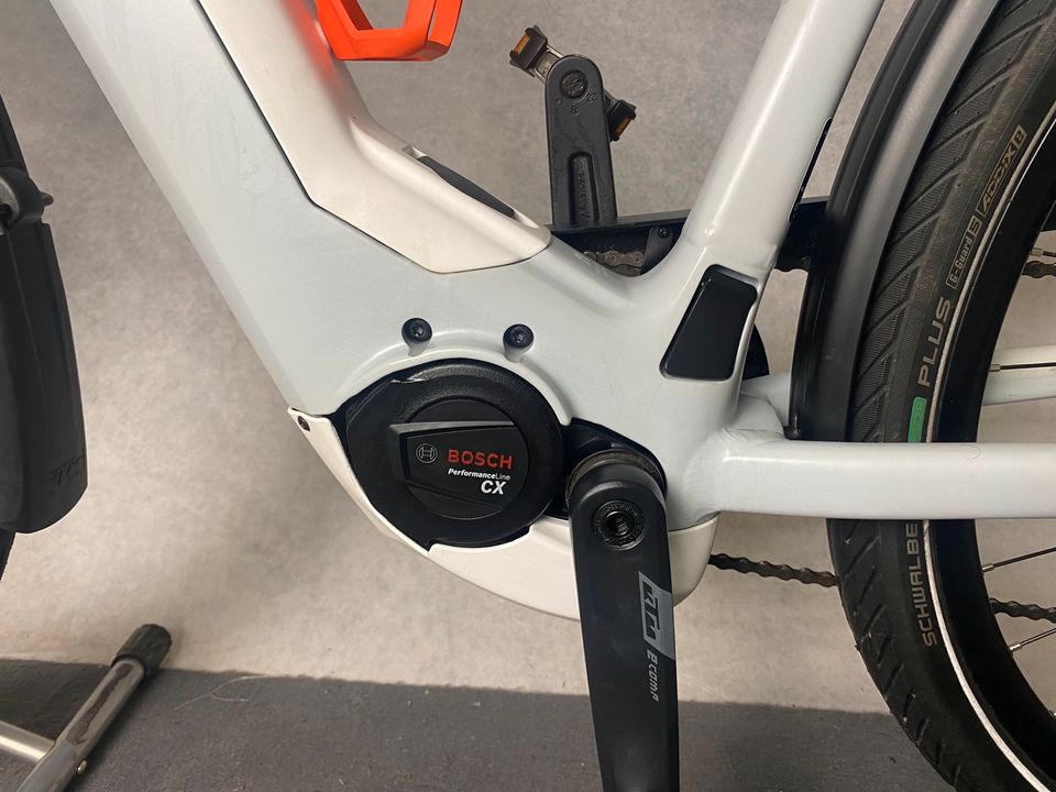 KTM Macina Style Pro Trekking E-Bike in Köln