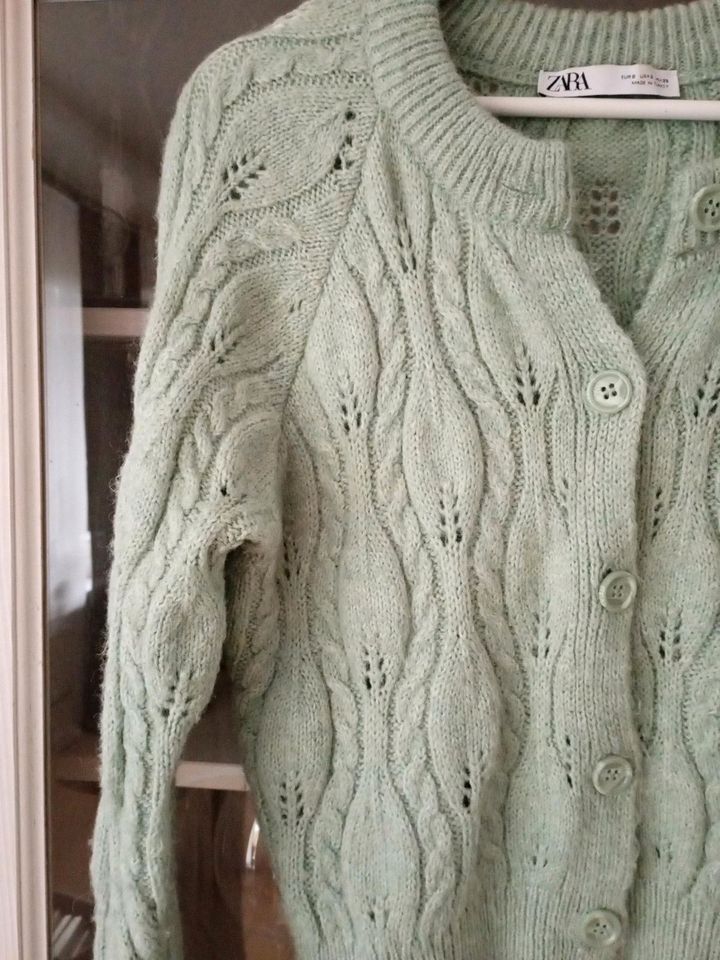 Zara Strickjacke mint Gr. S in Sasbach