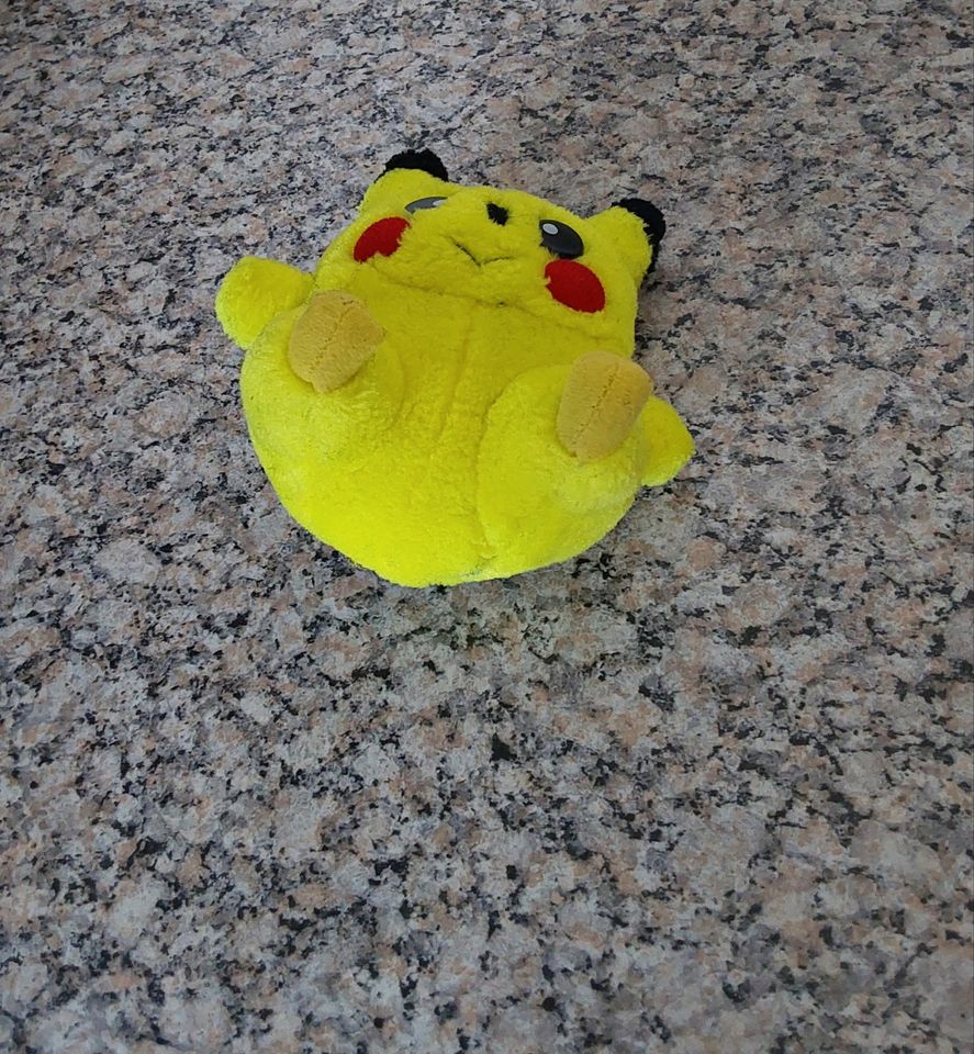 PICACHU POKEMON Plüschtier Stofftier in Adorf-Vogtland