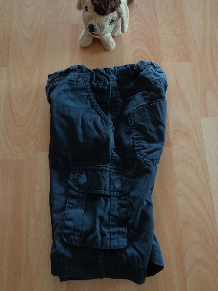 C&A kurze Hose Cargo blau 98 in Siebenbäumen