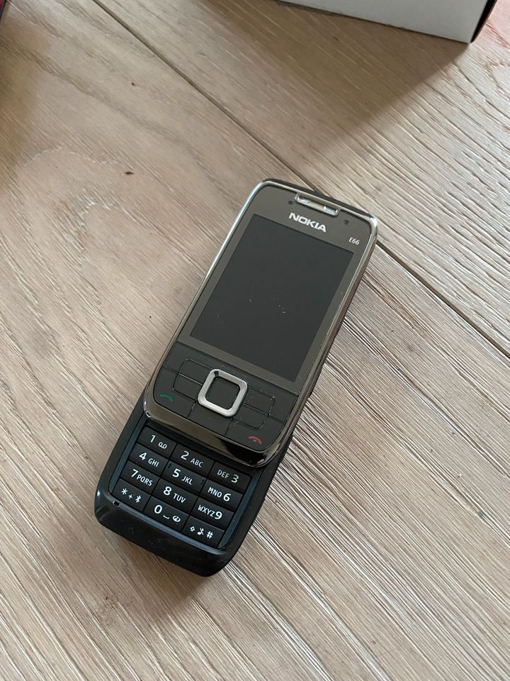 Mobiltelefon Handy Nokia E66 in Nürnberg (Mittelfr)