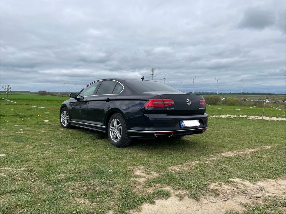 VW Passat Highline Bluemotion R-Line, Leder, Neuwagenzustand in Undenheim