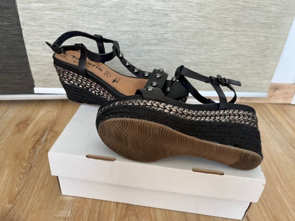 schöne Plateau Sandalette Tamaris schwarz Gr. 36 Leder in Brühl