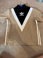 Adidas original tshirt beige schwarz gr. 34 Niedersachsen - Evessen Vorschau