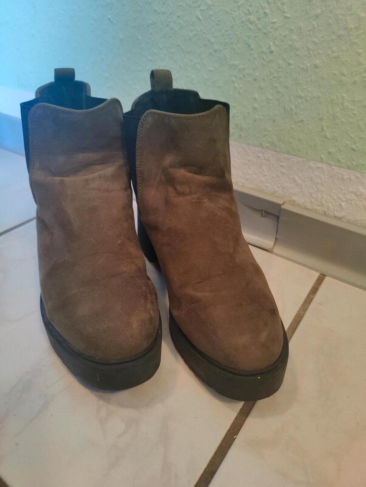 Stiefeletten Gr. 38 Khakigrün im Rauleder-Look zu verschenken in Dortmund
