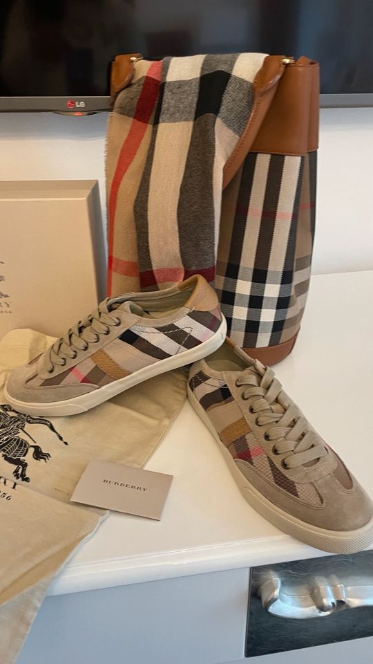 Burberry Sneaker Echt Leder neu mit Karton Sommerschuh Gr. 40 in Saarbrücken