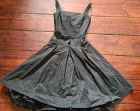schwarzes Swing Abendkleid Festkleid Gr. 32 Topzustand Mädchen Friedrichshain-Kreuzberg - Friedrichshain Vorschau