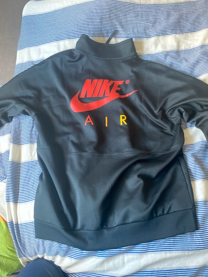 Nike Jacke in München