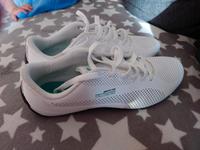Sneaker Schuhe Mecklenburg-Vorpommern - Stralsund Vorschau