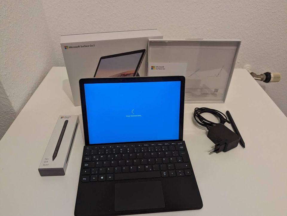 Microsoft Surface Go 2 128 GB inkl. Pen + Typecover schwarz in Wilhelmsfeld