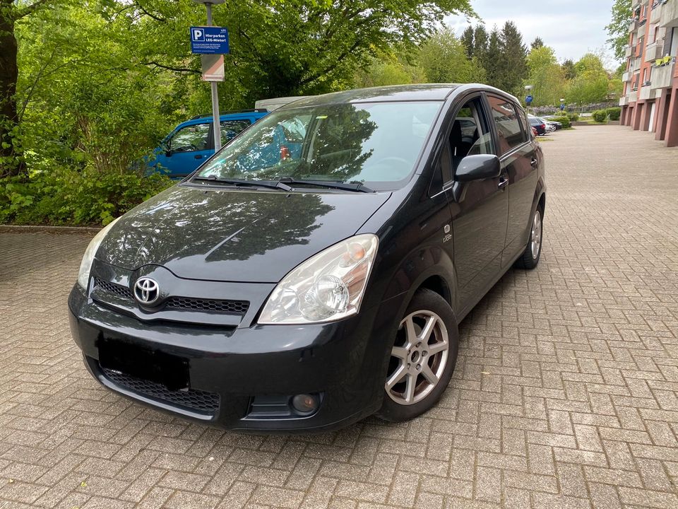 Toyota Corolla Verso 2.2 D-CAT TÜV NEU KLIMA SERVO ANDROID 7 SITZ in Bochum