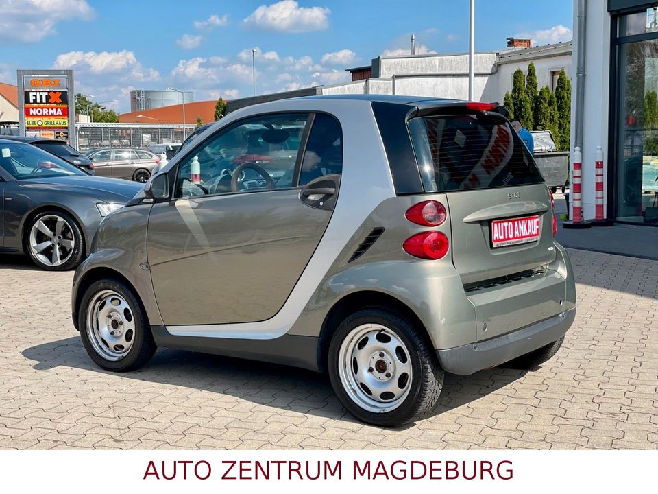 Smart Fortwo Coupe 1,0L LIMITED ONE Leder Klima R/CD in Magdeburg