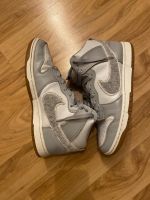 Nike Dunk High University Chenille Swoosh Light Smoke Grey EU 43 Niedersachsen - Varel Vorschau