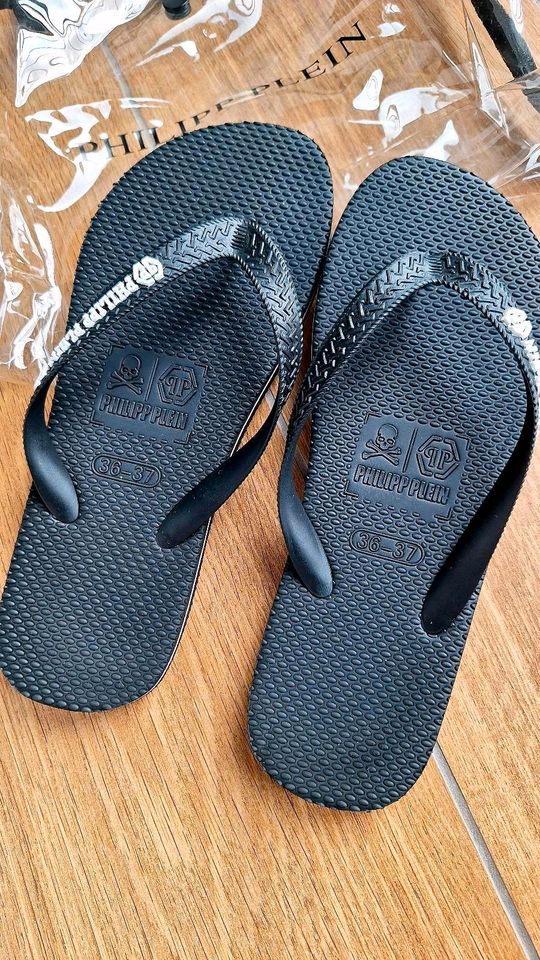 Philipp Plein Flip-Flops/ Badeschuhe/Zehentrenner  Gr.36-37 in Kirchseeon