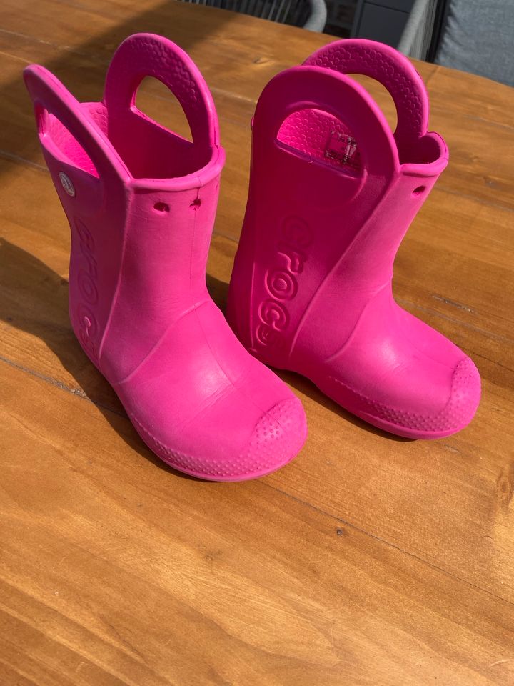 Crocs Stiefel pink in Westoverledingen