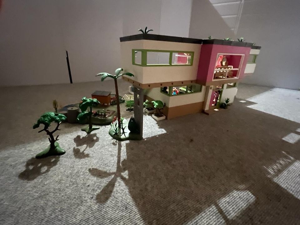 Luxusvilla Playmobil mit Licht & Einrichtung in Schmalfeld