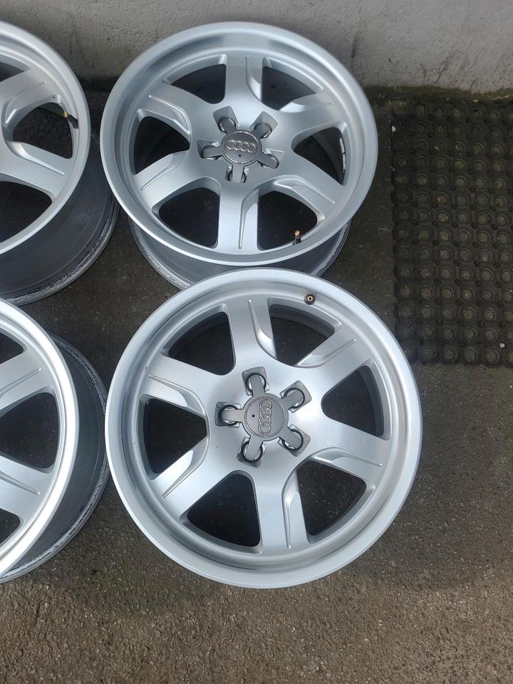 4× 17-Zoll Alufelgen Audi LK 5×112, ET 28 in Würselen