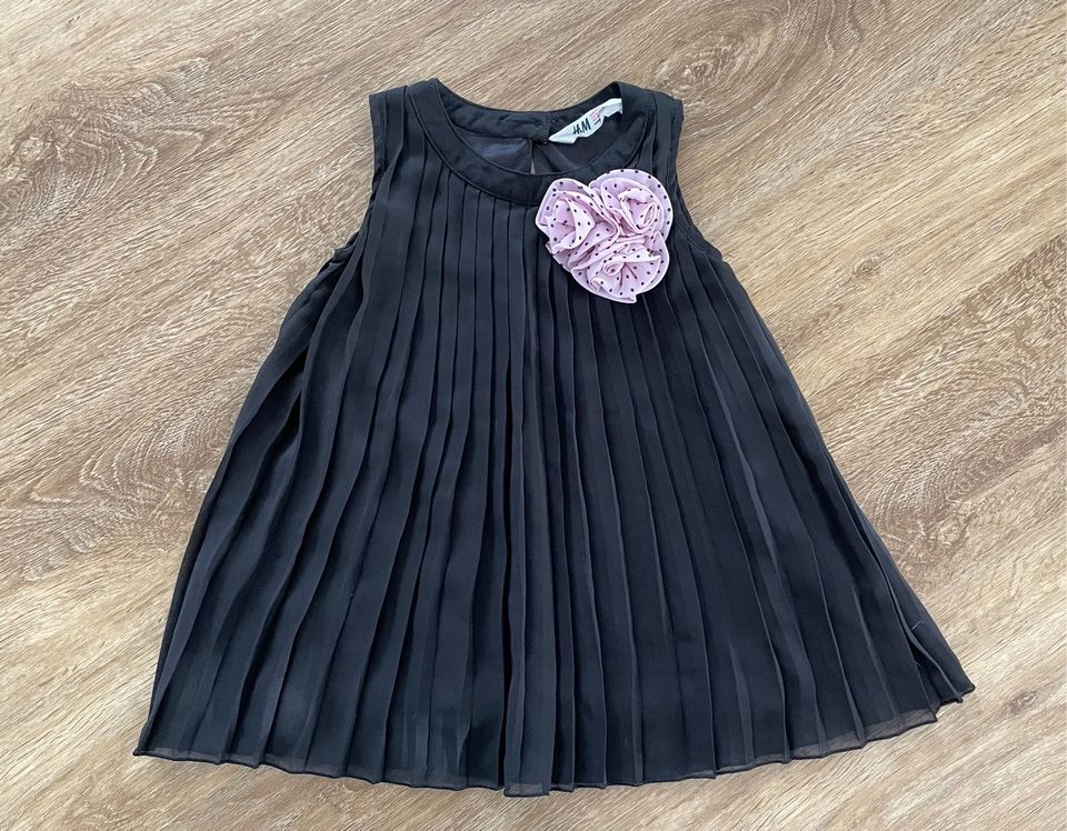 Süßes Mädchen Sommer Kleid fein / festlich Gr. 92 in Graben-Neudorf