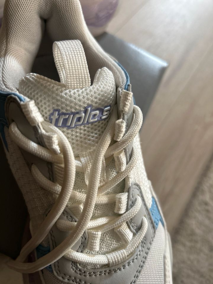 Balenciaga triple s sneaker  gr. 37 weiß Pastell töne in Düren