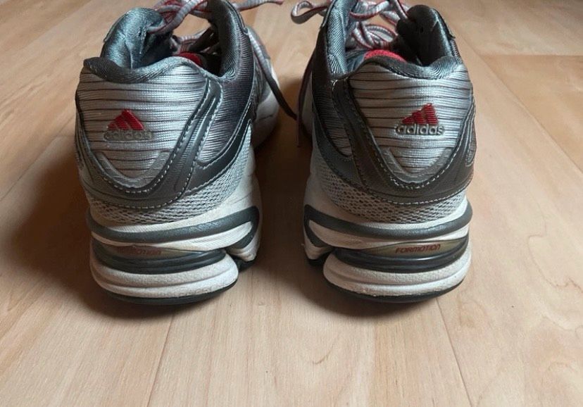 Adidas Sportschuhe Größe 40 in Biedenkopf