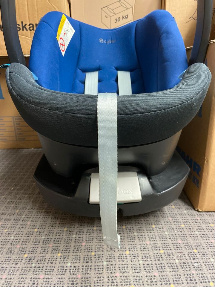 Cybex Aton Babyschale mit Isofix Base in Bornhöved