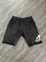 Coole ADIDAS Shorts Bermudas kurze Hose schwarz 152 Hessen - Breuberg Vorschau