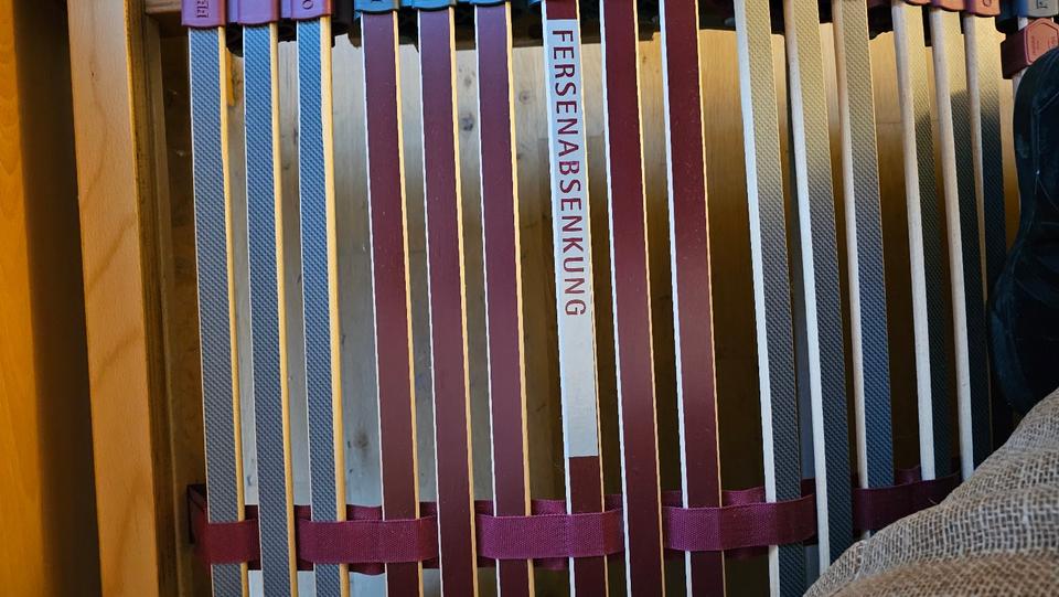 Schlafzimmer, Schrank, elektrisch verstellbares Lattenrost; in Aurich